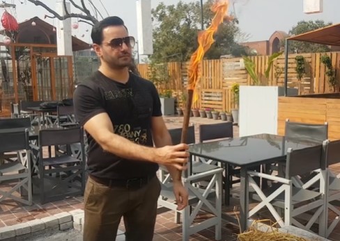 pakistani chef fire from mouth