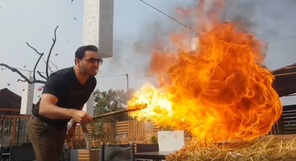 pakistani chef fire from mouth