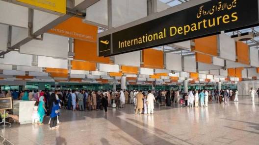 Flights halt in Pakistan