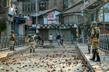India lockdown in Kashmir