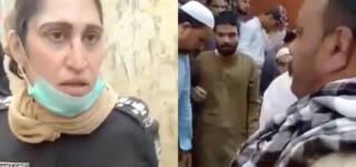 Lady police thrashed by a mob in karachij jumma prayer
