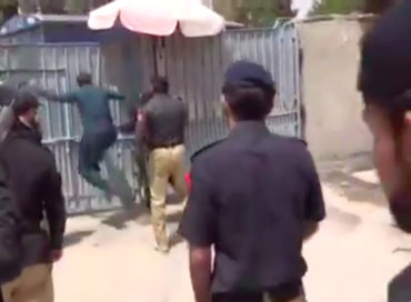 The Other Side Of The Picture: Doctors Used Force In Quetta Before The Police Took Actions