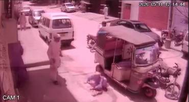Old Woman Robbed in Karachi