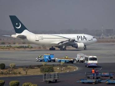 PIA karachi PK-8303 crash