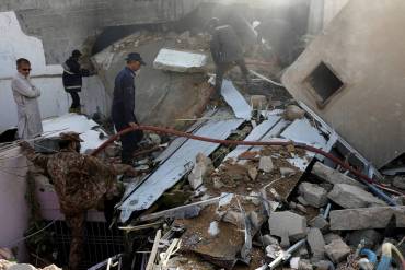 PIA karachi PK-8303 crash