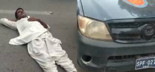 man police lifting bike karachi