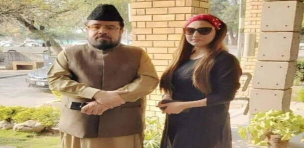 A Leaked Video Call Between Mufti Abdul Qavi & Hareem Takes The Internet By Storm