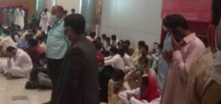 dubai airport 300 pakistanis deported