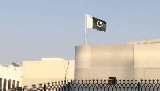 Pakistanis uae help