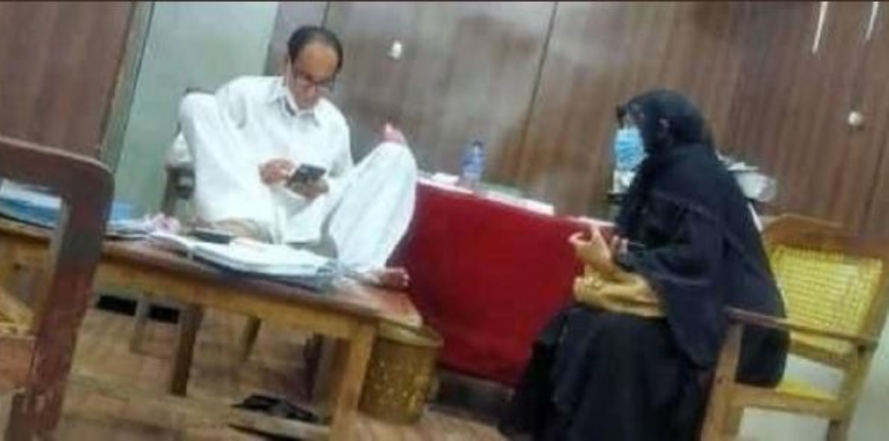 DHO Shikarpur woman uncomfortable