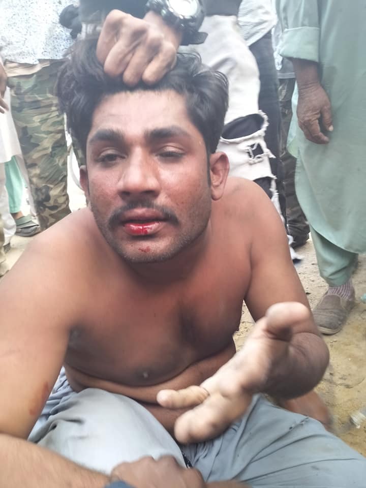 Karachiites thrash criminal