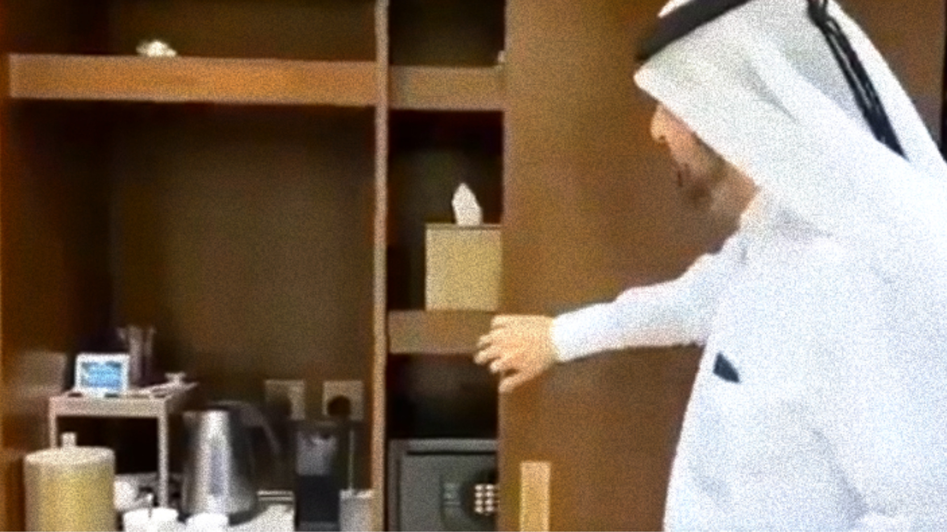 What A SHAME! Israeli Tourists Stealing Towels, Lamps, Tea & Coffee