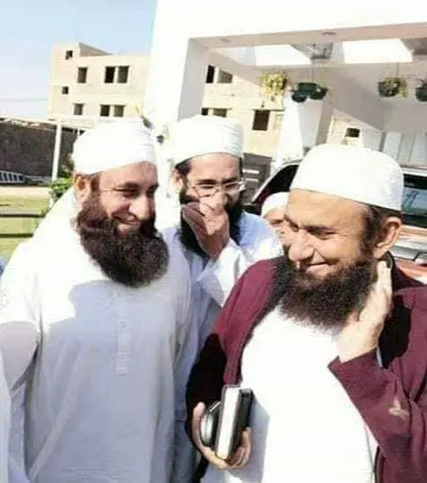 Maulana Tariq Jamil lookalike