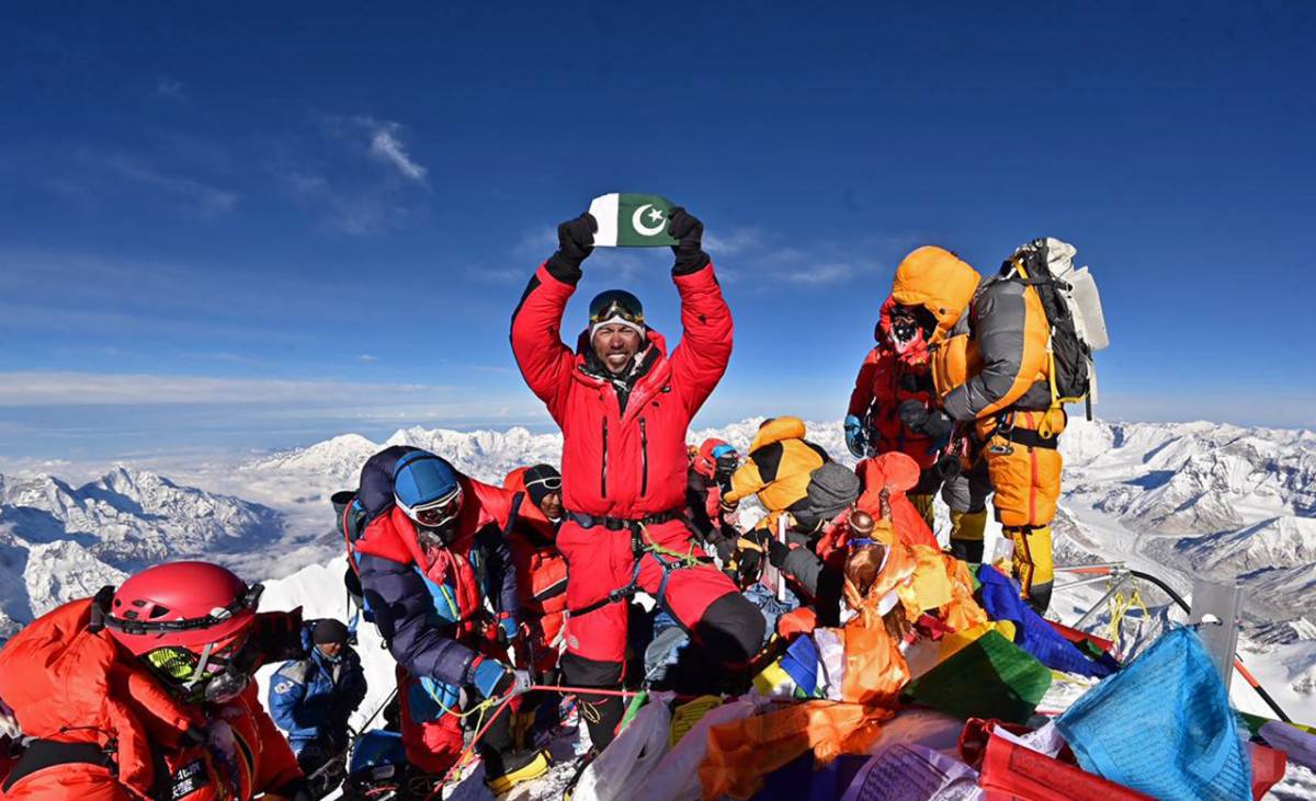 Meet Sirbaz Khan - First Pakistani Mountaineer To Climb 9 Out Of World ...