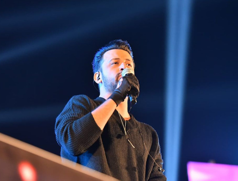 WATCH: Atif Aslam Storms Out Of His Concert As Men Begin Harassing ...