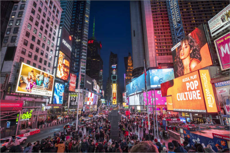 WATCH Times Square Hosts Taraweeh Prayers For The First Time Ever