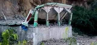 Police Officer Killed In Suicide Attack In Pakistan's Old Mosque