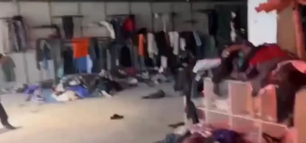 Chaos At The Grand Opening Of A Shopping Mall In Karachi