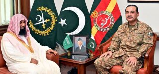 Imam Masjid-e-Nabwi Meets COAS Asim Munir