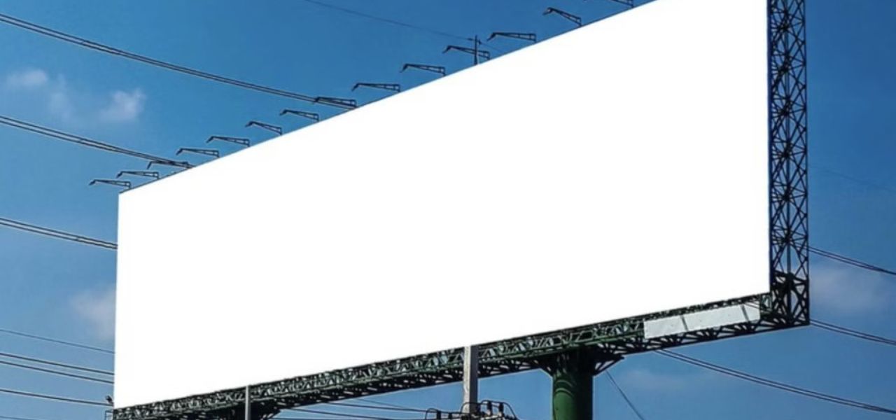 Karachi Authorities Initiate Crackdown Against Illegal Billboards